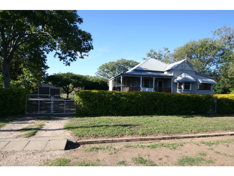 12 Pinnacle Street, Springsure QLD 4722