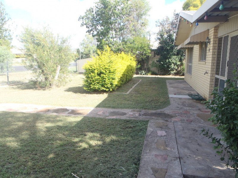 82 Gray Street, Emerald QLD 4720