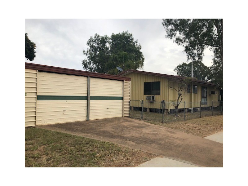 40 Mellish Crescent, Emerald QLD 4720