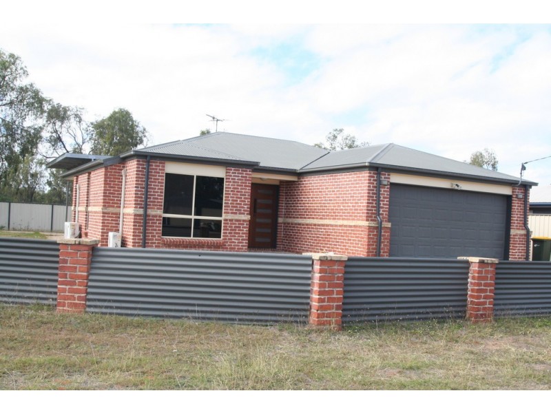 18 Vicki Close, Emerald QLD 4720