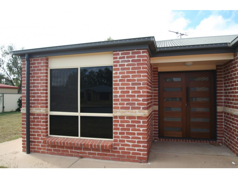 18 Vicki Close, Emerald QLD 4720