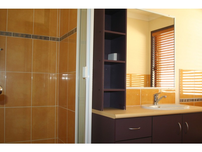 18 Vicki Close, Emerald QLD 4720