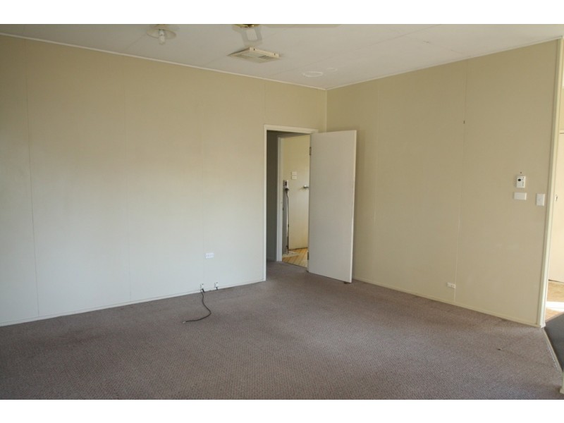 17 Centenary Drive, Emerald QLD 4720