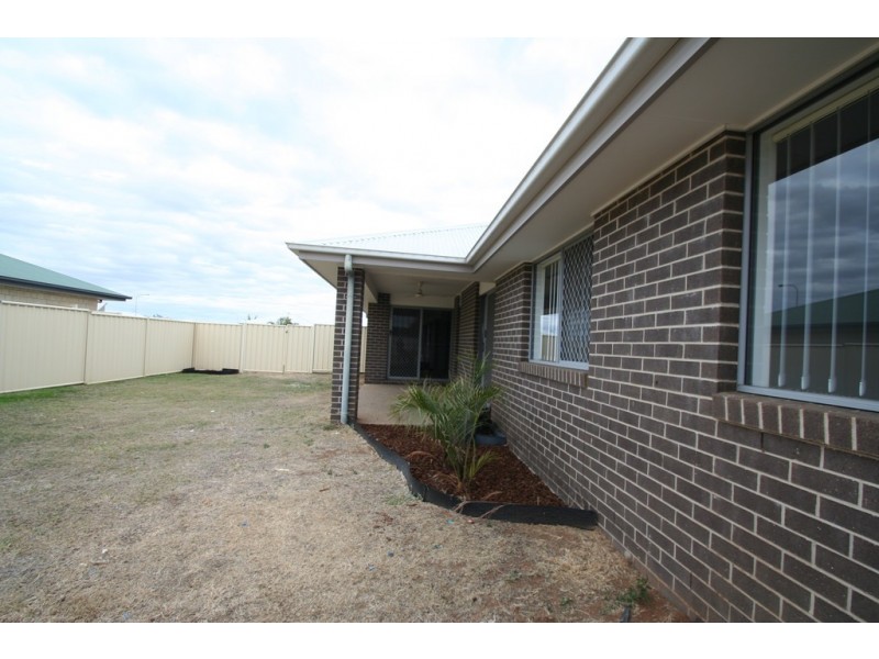 61 Lakeside Drive, Emerald QLD 4720