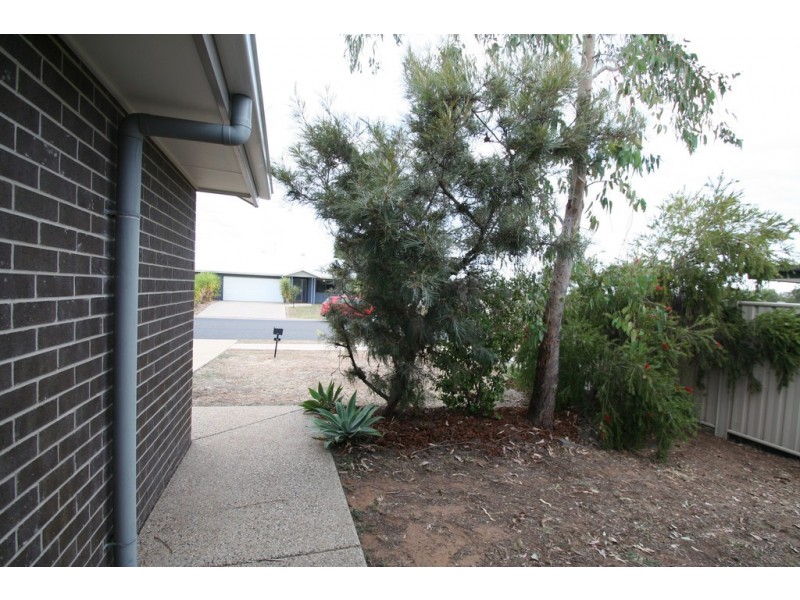 61 Lakeside Drive, Emerald QLD 4720
