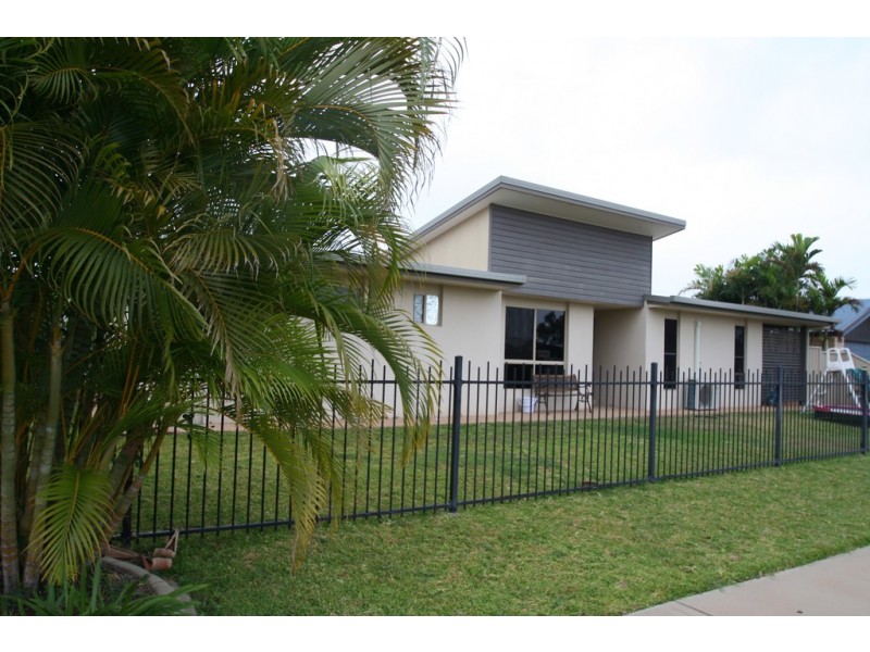 9 Yering Street, Emerald QLD 4720