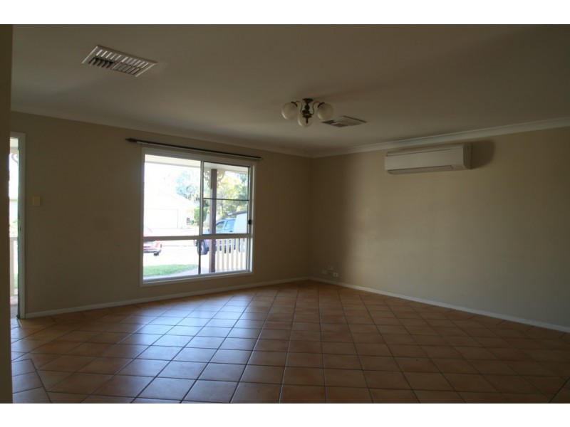 76 Crinum Crescent, Emerald QLD 4720