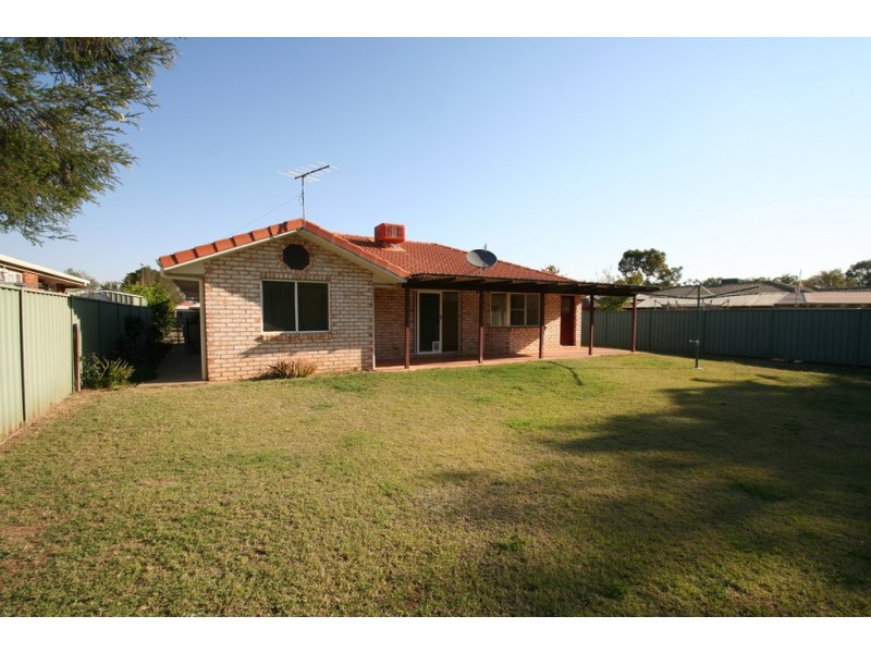 76 Crinum Crescent, Emerald QLD 4720