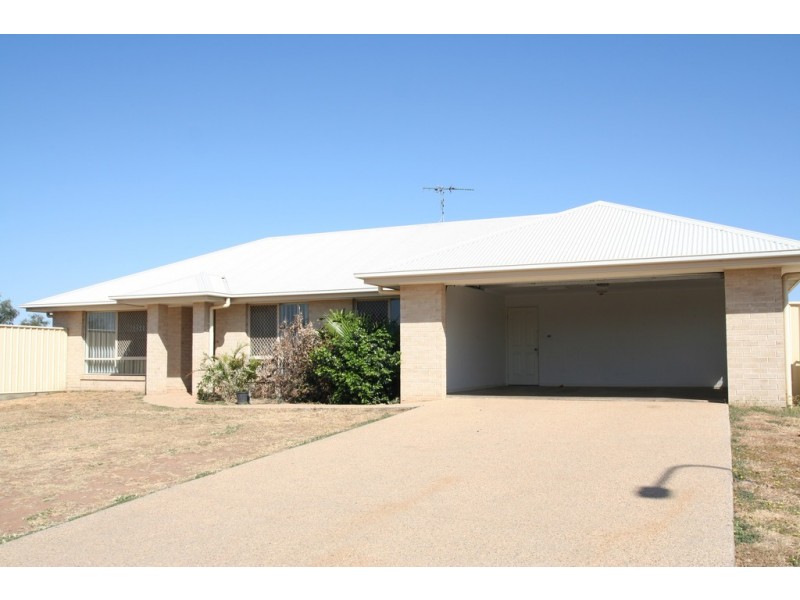 18 Lakeside Drive, Emerald QLD 4720