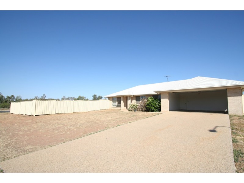 18 Lakeside Drive, Emerald QLD 4720