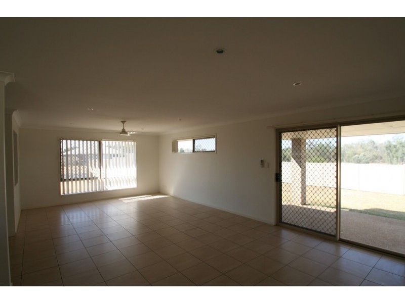 18 Lakeside Drive, Emerald QLD 4720