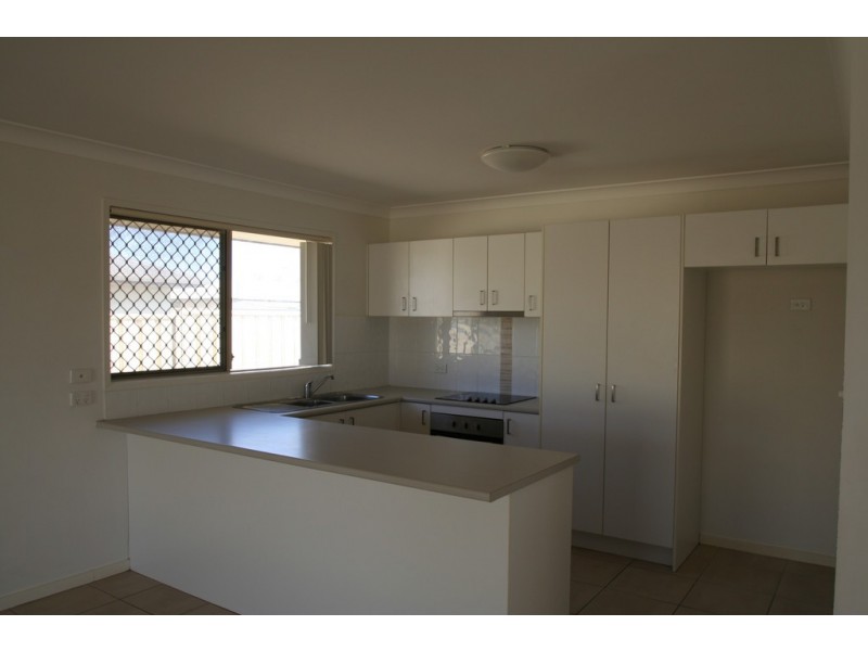 18 Lakeside Drive, Emerald QLD 4720