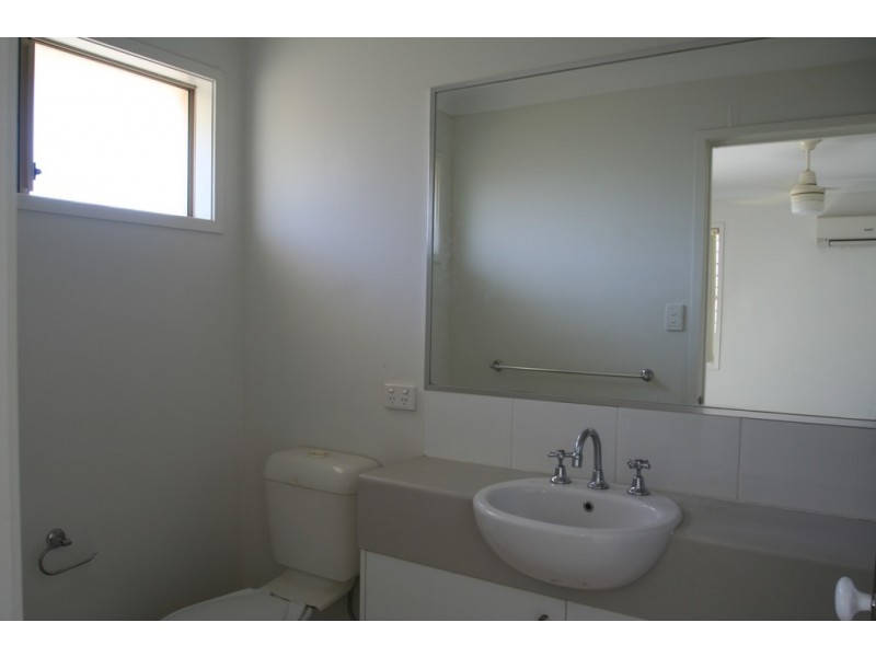 18 Lakeside Drive, Emerald QLD 4720