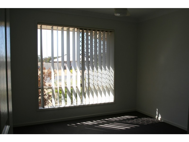 18 Lakeside Drive, Emerald QLD 4720