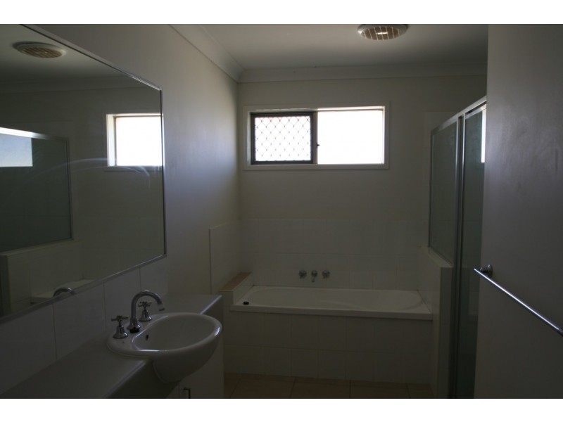 18 Lakeside Drive, Emerald QLD 4720