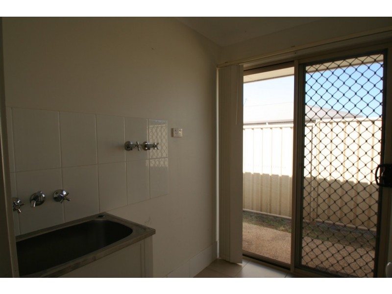 18 Lakeside Drive, Emerald QLD 4720