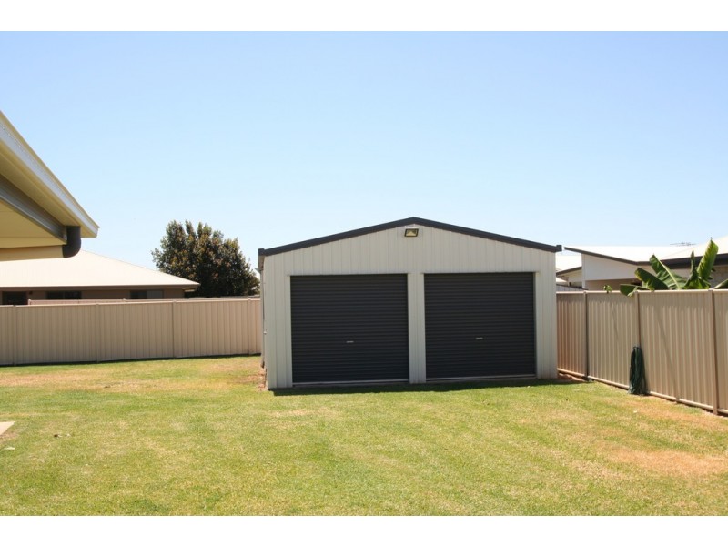 36 Lakeside Drive, Emerald QLD 4720