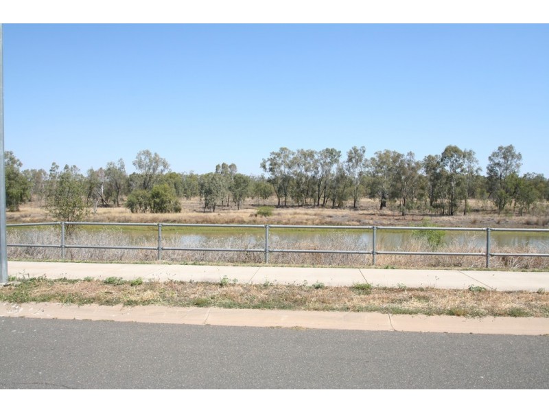 36 Lakeside Drive, Emerald QLD 4720