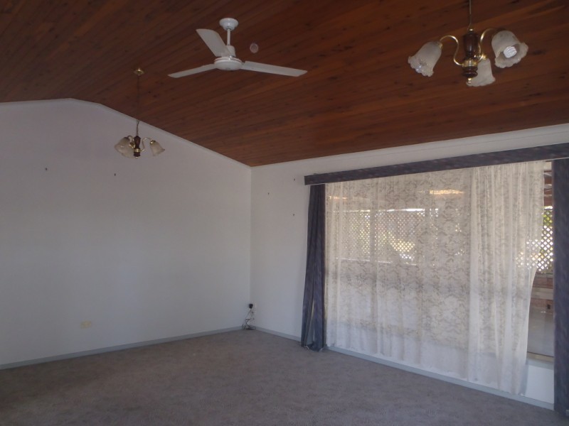 11 Eubar Place, Emerald QLD 4720