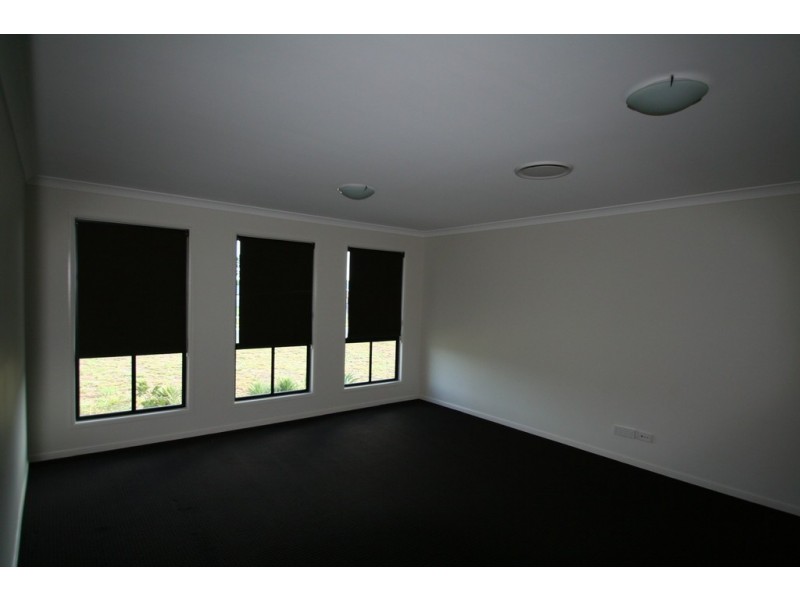 2 Scotts Peak Drive, Capella QLD 4723