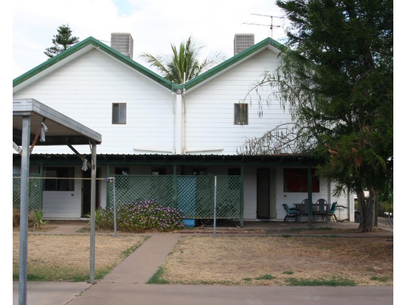 1-4 21 Opal Street, Emerald QLD 4720