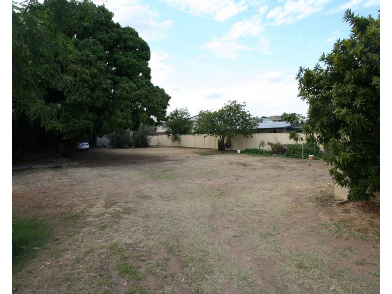 1-4 21 Opal Street, Emerald QLD 4720