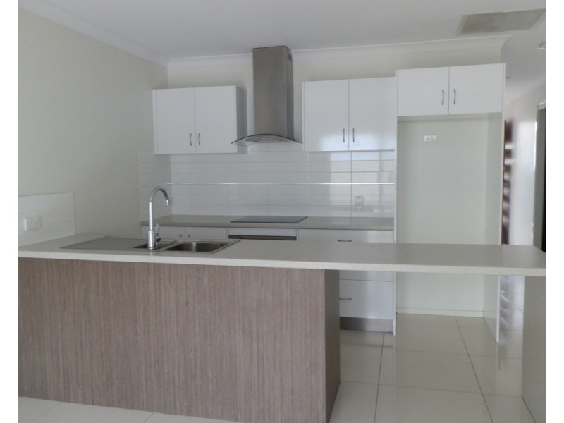 2/53 Retro Street, Emerald QLD 4720