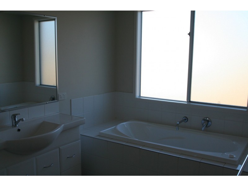 12 MOUNT MACARTHUR BOULEVARD, Capella QLD 4723