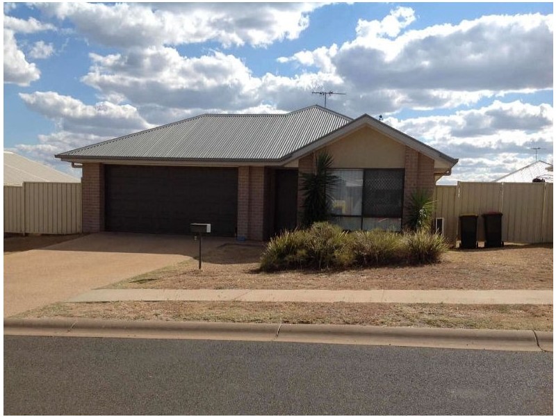 4 SUNCREST STREET, Emerald QLD 4720