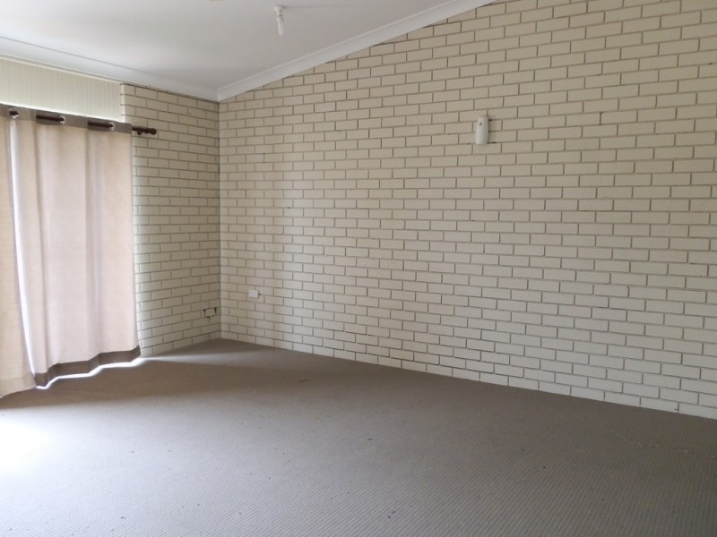 2/24 Diamond Ave, Emerald QLD 4720