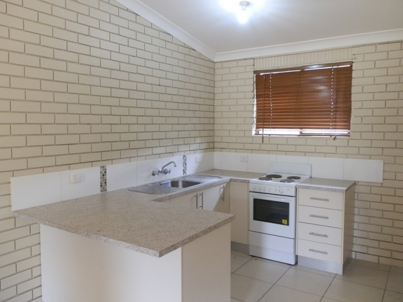 2/24 Diamond Ave, Emerald QLD 4720