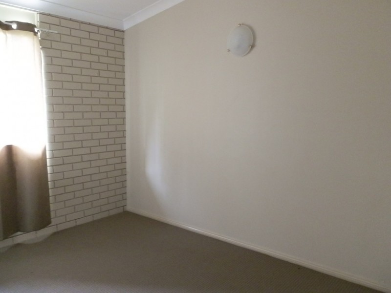 2/24 Diamond Ave, Emerald QLD 4720