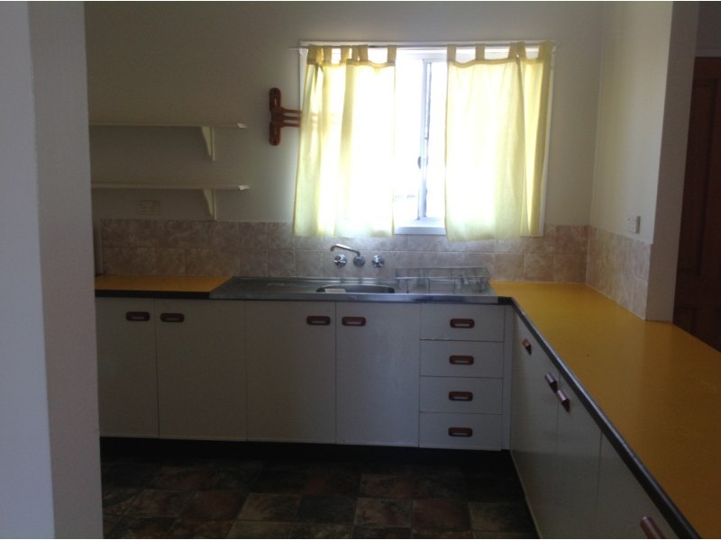 6 Moran Street, Capella QLD 4723