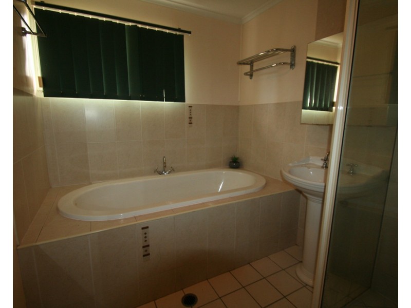 102 Ruby Street, Emerald QLD 4720