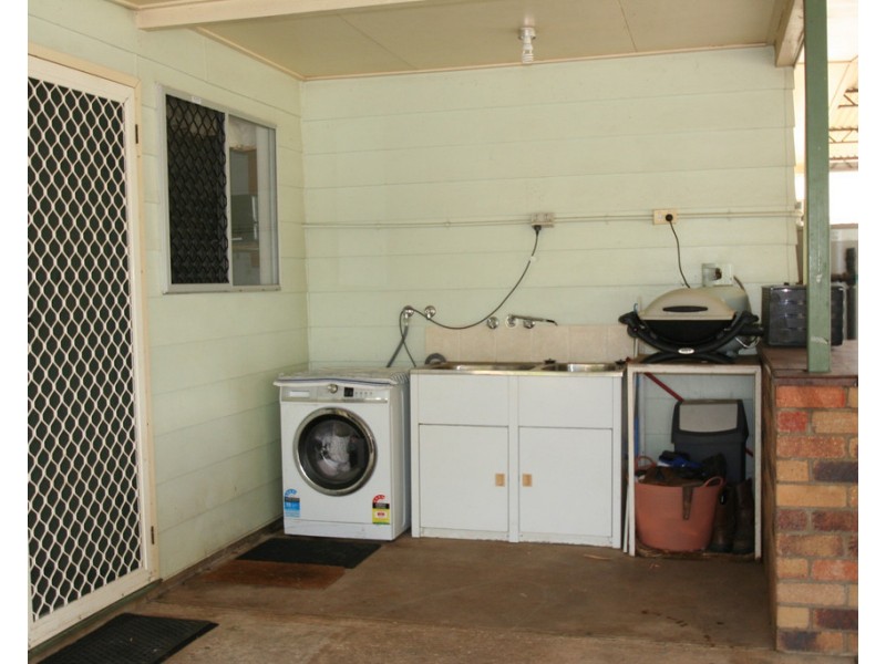 102 Ruby Street, Emerald QLD 4720