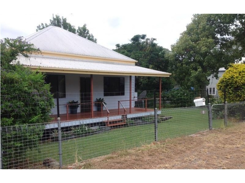 8 Pinnacle Street, Springsure QLD 4722