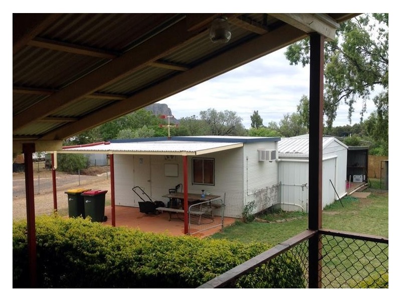 8 Pinnacle Street, Springsure QLD 4722