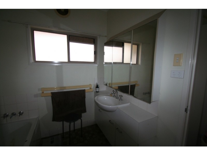 12 LEWIS PLACE, Emerald QLD 4720