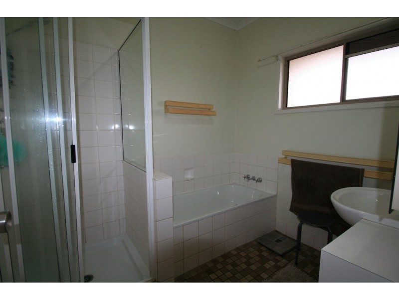 12 LEWIS PLACE, Emerald QLD 4720