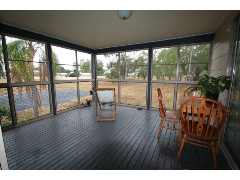 12 LEWIS PLACE, Emerald QLD 4720