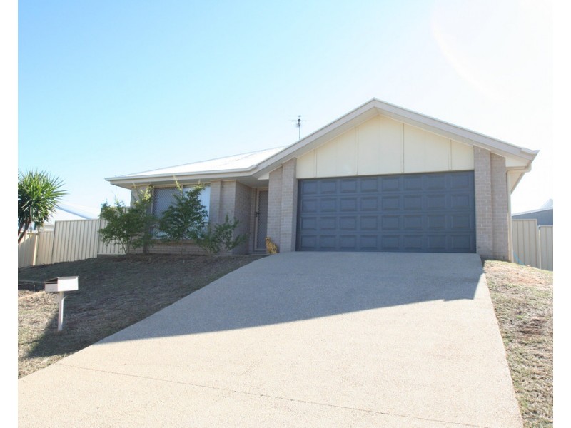 6 Hillcrest Street, Emerald QLD 4720