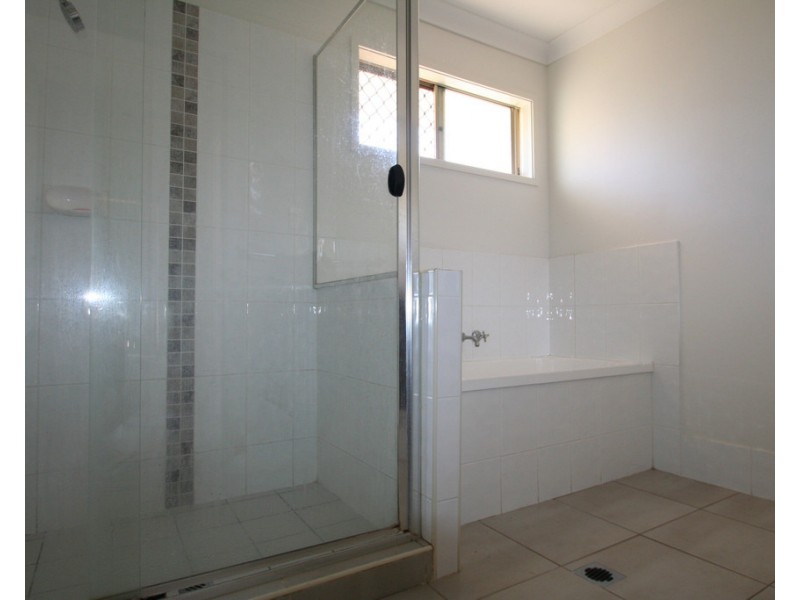 6 Hillcrest Street, Emerald QLD 4720