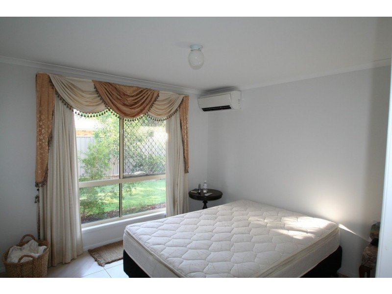 83 Park Avenue, Emerald QLD 4720