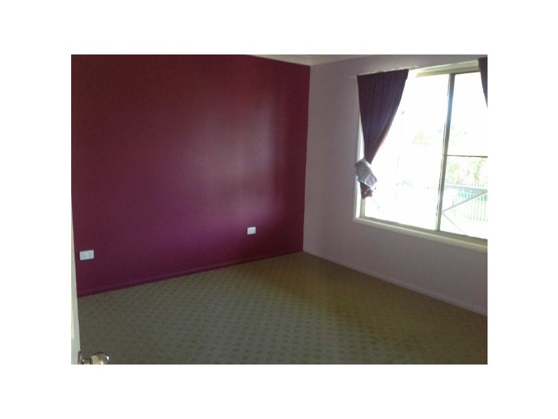 1/87 Roberts Street, Emerald QLD 4720