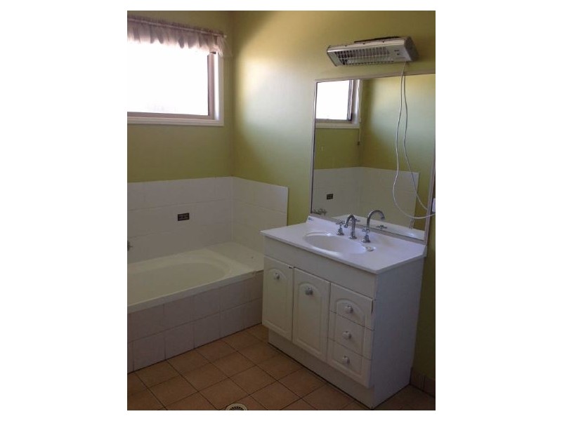 1/87 Roberts Street, Emerald QLD 4720