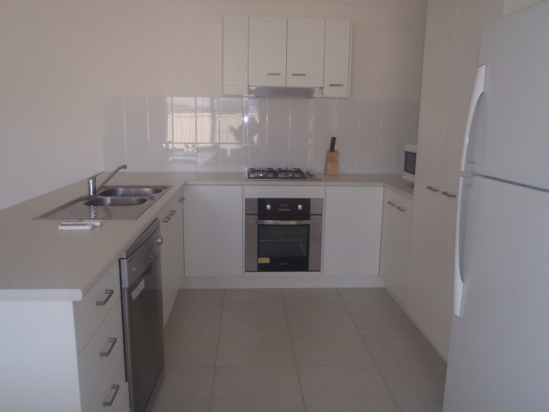 2/11 Eagle Street, Emerald QLD 4720