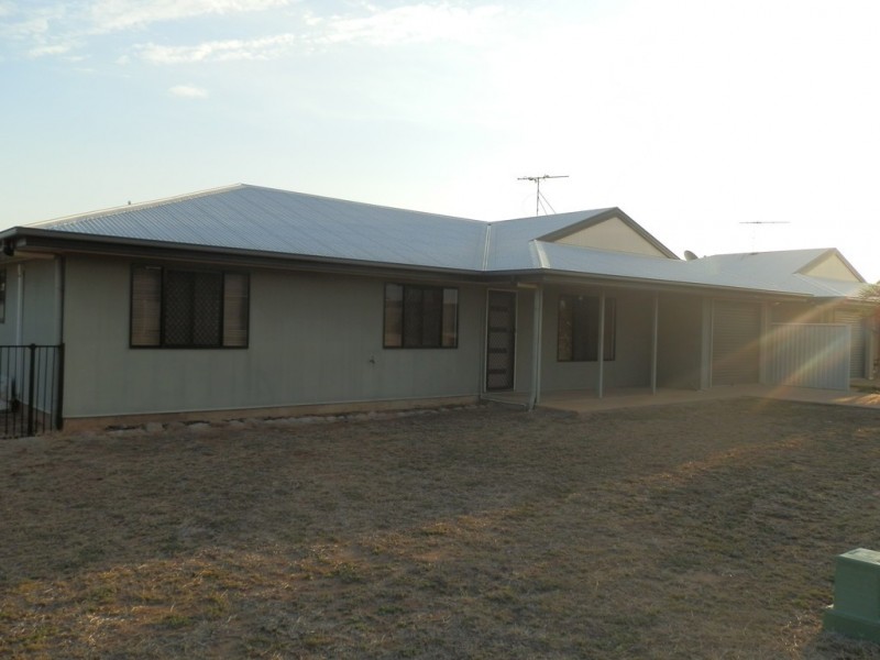 1/4 Charlton Street, Emerald QLD 4720