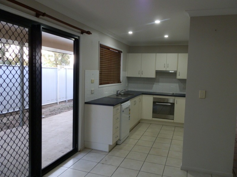 1/4 Charlton Street, Emerald QLD 4720