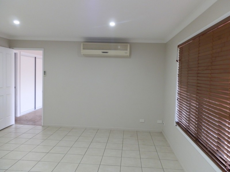 1/4 Charlton Street, Emerald QLD 4720