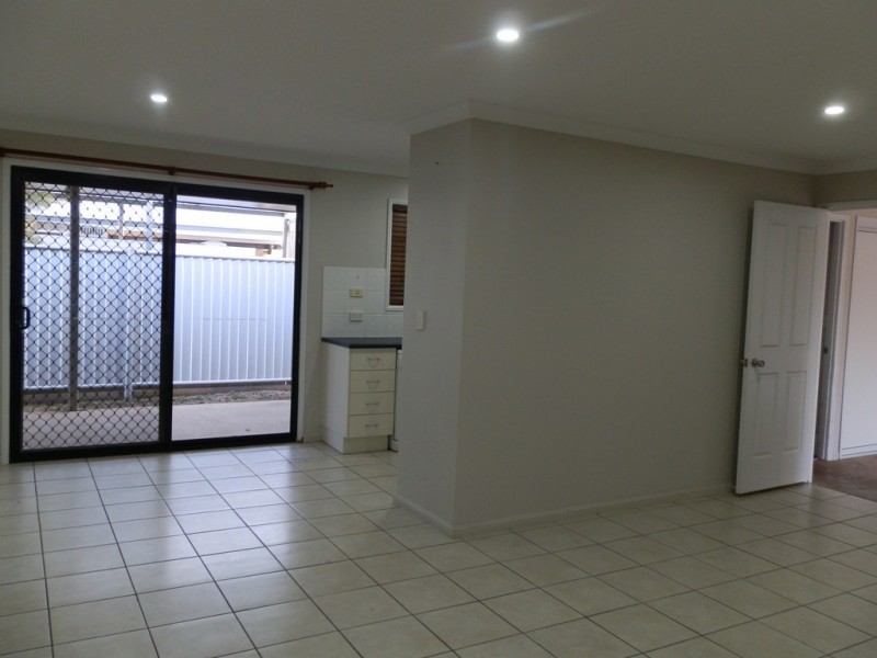 1/4 Charlton Street, Emerald QLD 4720